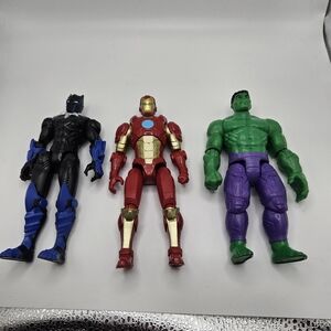 Lot of 3 2021 Marvel Action Figures Hulk, Iron man, mech strike black panther